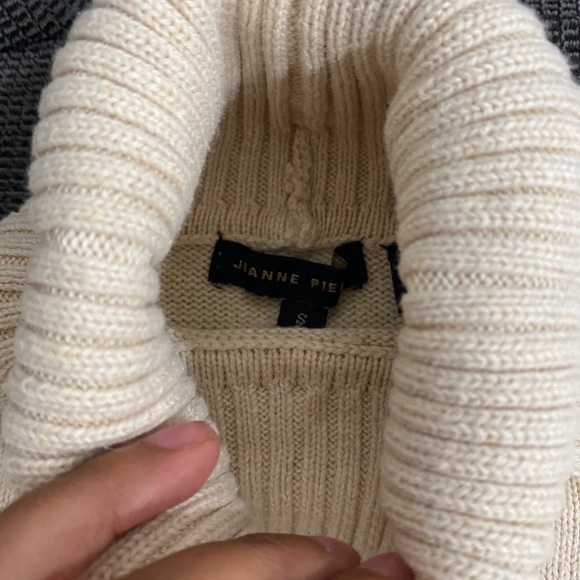 Perfect for fall turtle neck! - Picture 3 of 3